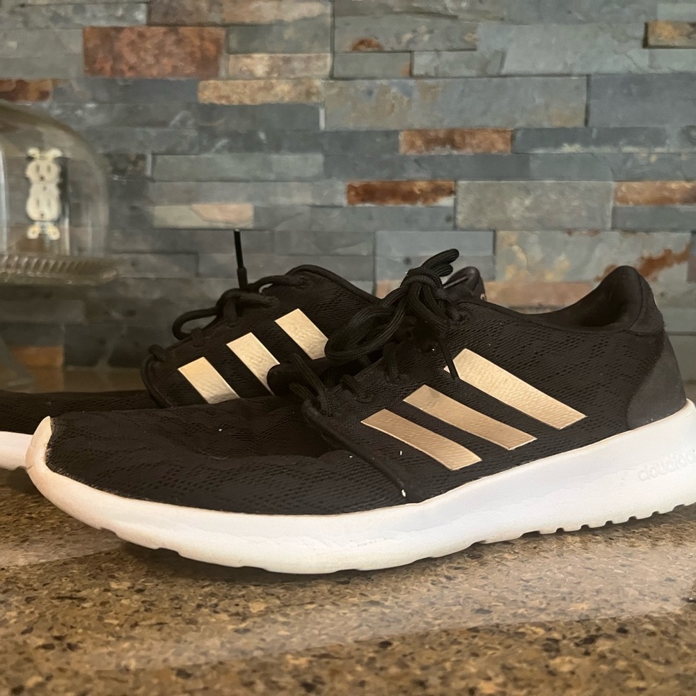 Women's sz 8 black w/rose gold Adidas tennis shoes. $40